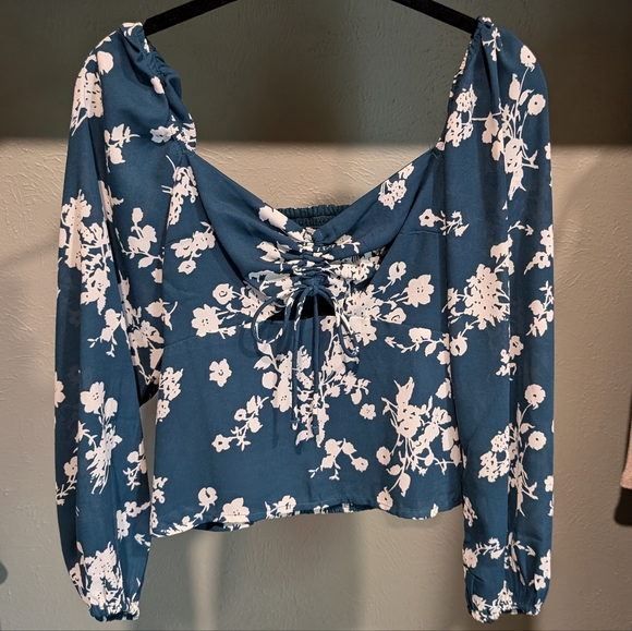 Green Floral Top - Picture 2 of 3